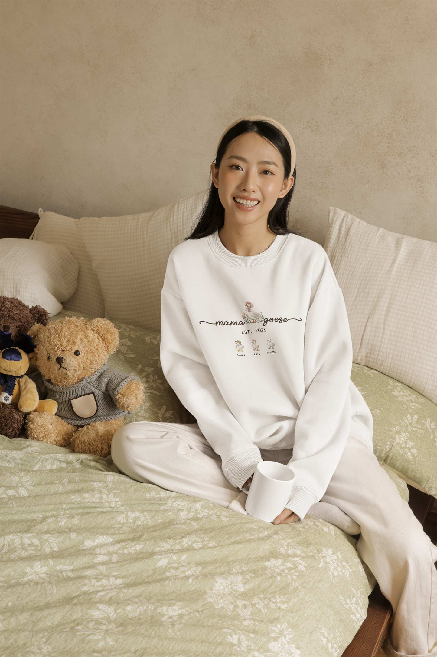 Personalised Mama Goose Sweatshirt – Custom Mum Family Goose Jumper with Kids’ Names